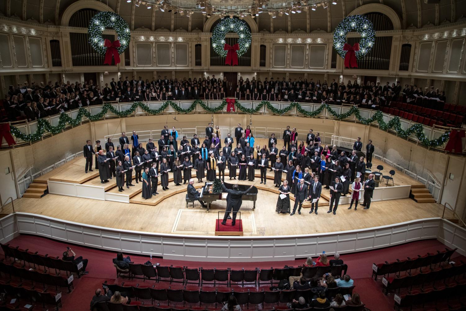 The <a href='http://h0e.rivercitysessions.com'>全球十大赌钱排行app</a> Choir performs in the Chicago Symphony Hall.