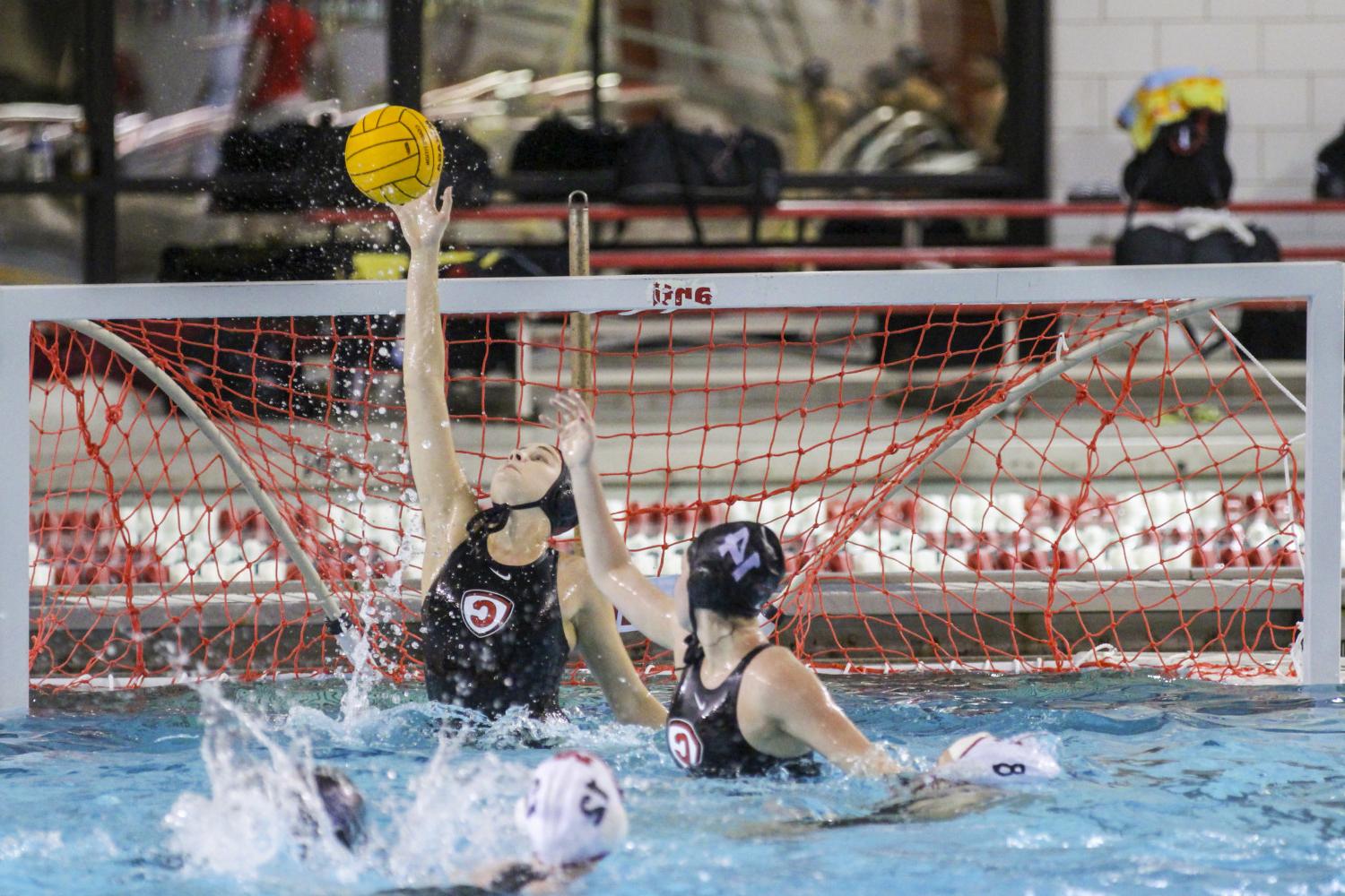 <a href='http://h0e.rivercitysessions.com'>全球十大赌钱排行app</a> student athletes compete in a water polo tournament on campus.